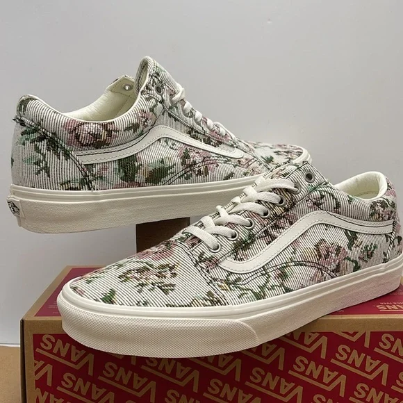 Vans Men’s Old Skool Tapestry Floral Marshmallow
VN000CP5CCZ
Sneakers - Picture 9 of 16